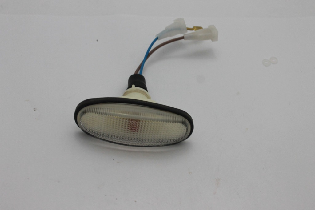 Lampa semnalizare aripa alba Dacia 1410 model 1999