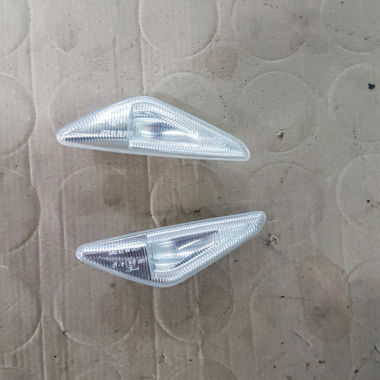 LAMPA SEMNALIZARE DREAPTA FATA 72667978 
