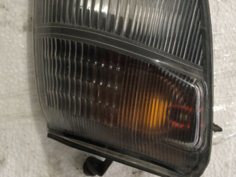 Lampa semnalizare dreapta fata Mitsubishi Pajero 21037746