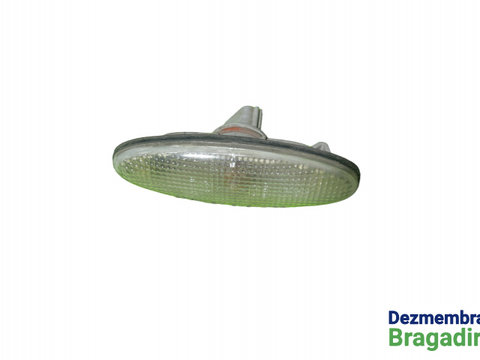 Lampa semnalizare pe aripa fata stanga Mazda 323 BA [1994 - 1998] Hatchback 5-usi 1.5 MT (88 hp) F V (BA) 1.5L Z5 I4