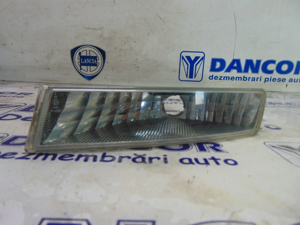 LAMPA SEMNALIZARE STANGA FATA OPEL MOVANO-A AN 2004/2007 COD 8200199458