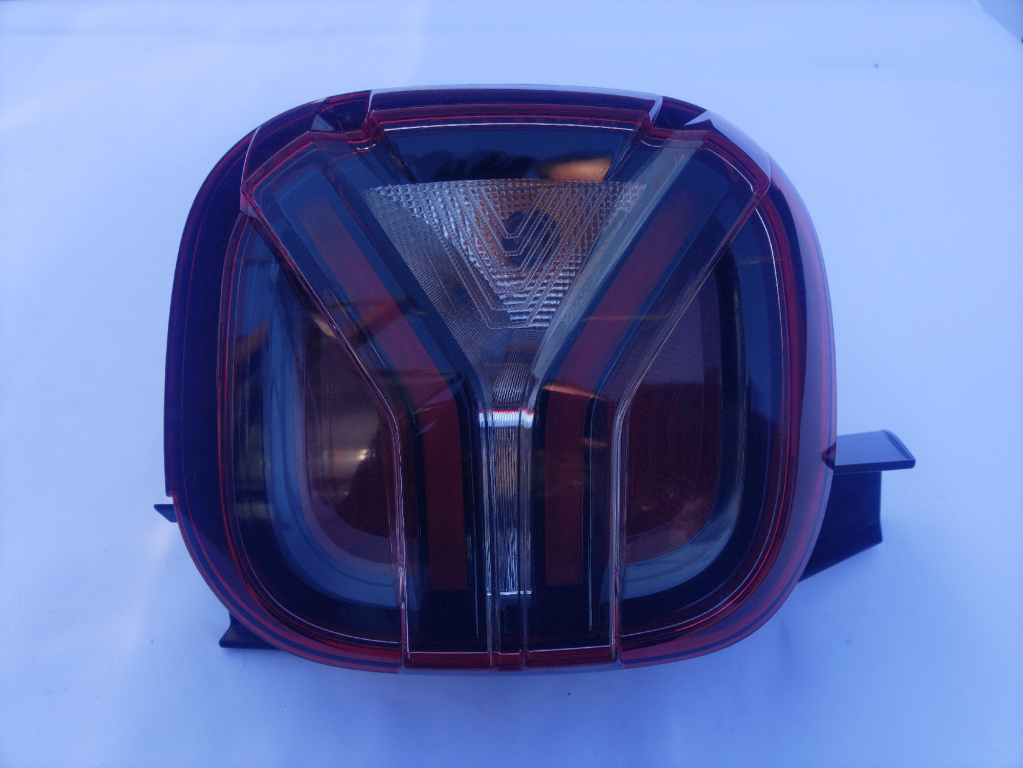 Lampa spate stanga Dacia Duster (facelift) an 2023 cod piesa 265558514R