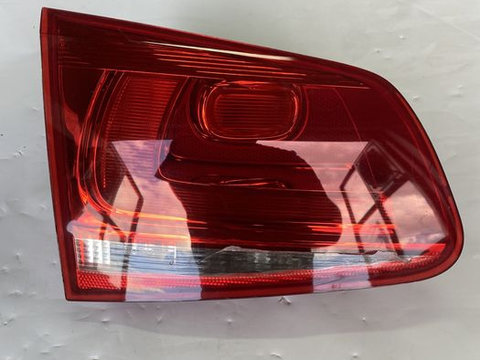 Lampa stanga pe haion portbagaj VW Touareg 2010-2016