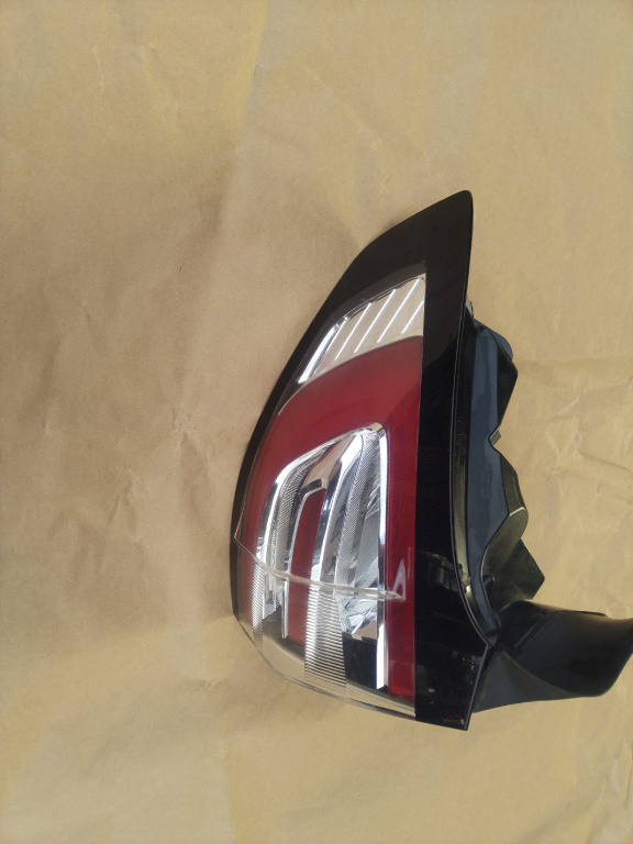 Lampa stanga spate, pe aripa Ford Galaxy an 2018 T7C* 110 kW / 150 CP 1997 cmc / 2.0L DIESEL cod piesa 2400139