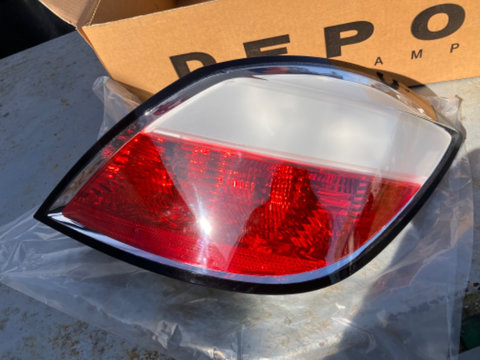 Lampa stop dreapta Opel Astra H
