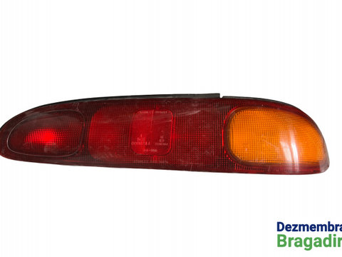 Lampa stop dreapta pe aripa 043-1401 Mazda MX-6 2 [1992 - 1995] Coupe 2.0 MT (116 hp)