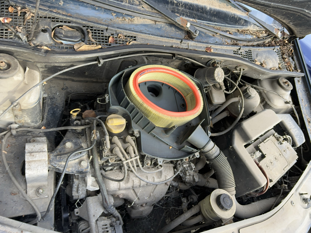 Lampa stop dreapta pe aripa Dacia Logan 