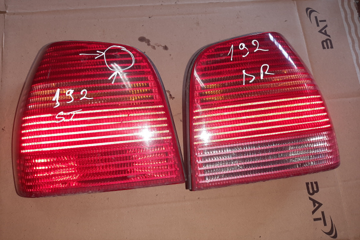 Lampa stop dreapta pe aripa Volkswagen V