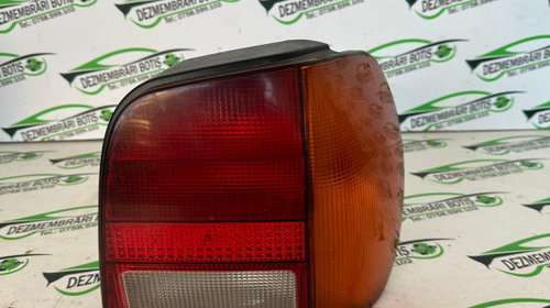 Lampa stop dreapta pe aripa Volkswagen V