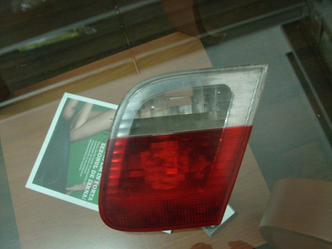 Lampa stop dreapta pe capota de portbagaj BMW Seria 3 E46 [facelift] [2001 - 2006] Sedan 320d 6MT (150 hp) 320d 2.0
