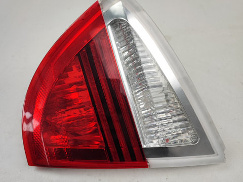 Lampa stop dreapta pe haion cu defect(ciobit in colt) BMW Seria 3 E91 [2004 - 2010] Touring wagon 320i MT (150 hp)