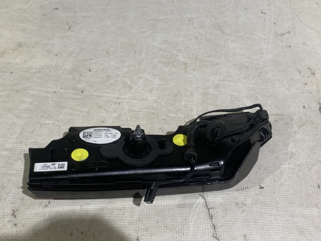 Lampa stop dreapta pe haion, Volvo C40, 