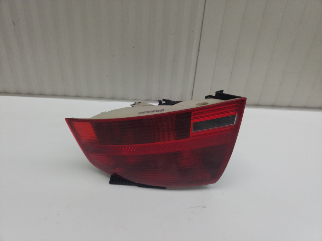 Lampa stop dreapta spate pe aripa Audi A4 B7 an 2007 cod piesa 8e5945096