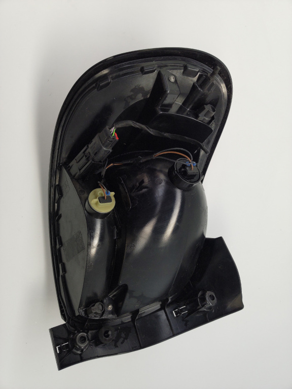 Lampa stop dreapta spate pe aripa Citroe