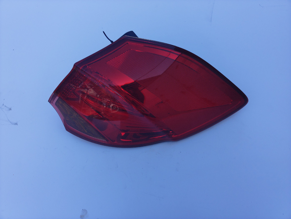 Lampa stop dreapta spate pe aripa Kia Ceed an 2012 cod piesa 92402A 2020