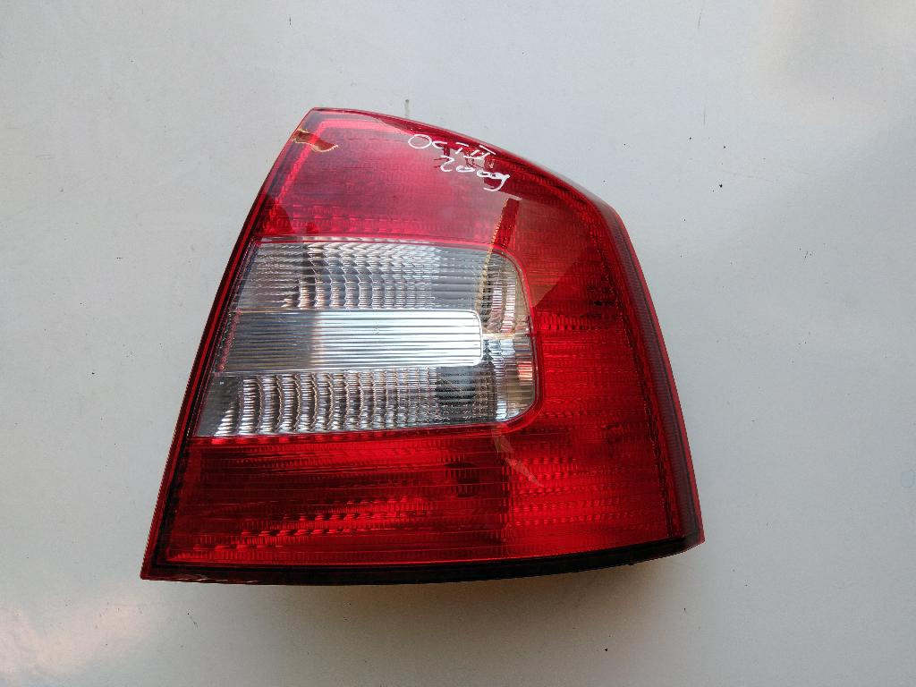 Lampa stop dreapta spate pe aripa Skoda Octavia Rs an 2010 cod piesa 1Z5945112B
