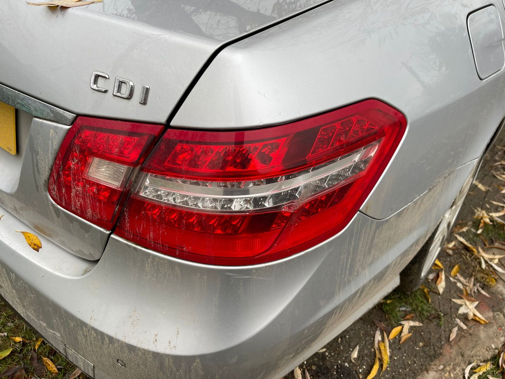 Lampa stop pe aripa dreapta Mercedes-Benz E-Class 