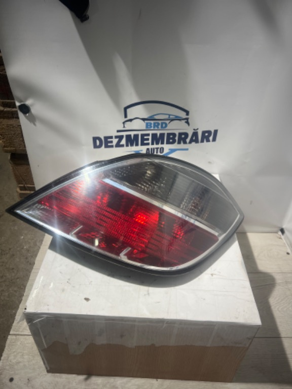 LAMPA STOP SPATE OPEL ASTRA H 2004->2009 Lampa spate dreapta fumuriu, ptr 5 usi, 03 07->