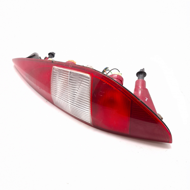 Lampa Stop Spate / Tripla Dreapta Ford MONDEO Mk 3 2000 - 2007 2021101015, 20-211-01015, 4042782