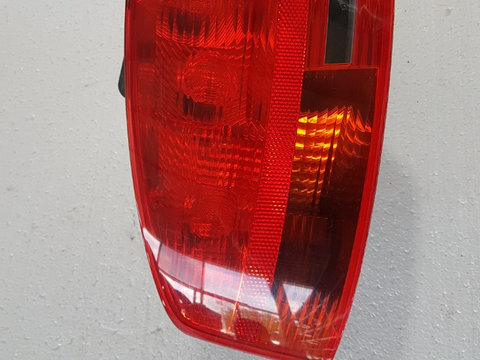 LAMPA STOP STANGA AUDI A4 b7 8E5945095