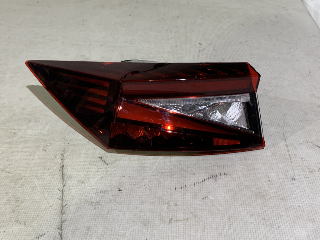 Lampa stop stanga pe aripa, Skoda Enyaq, 2021, 2022, 2023, 2024, cod origine OE 5LA945207A.