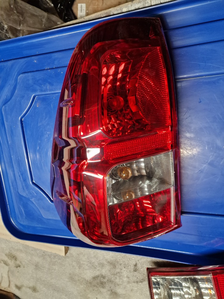 Lampa stop stanga toyota hilux 2015 2016 2017 2018 2019 2020 2021.