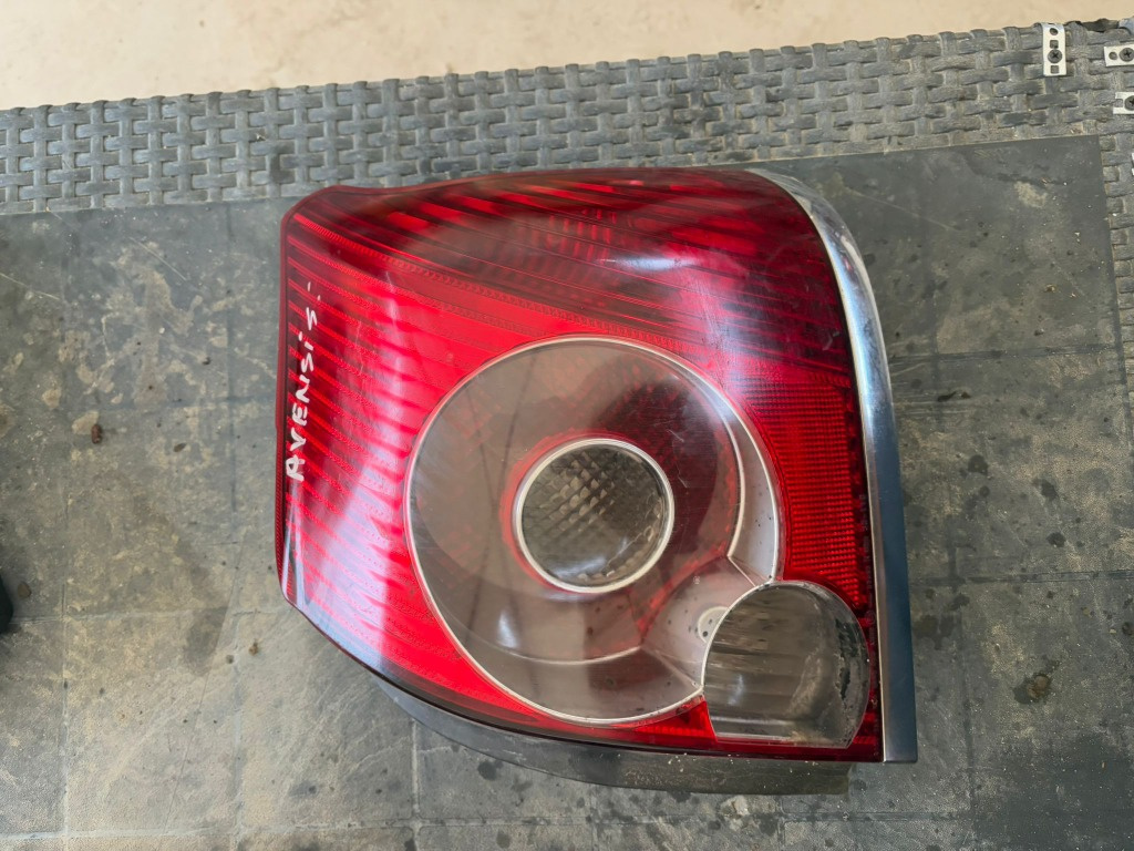 Lampa stop toyota avensis stanga