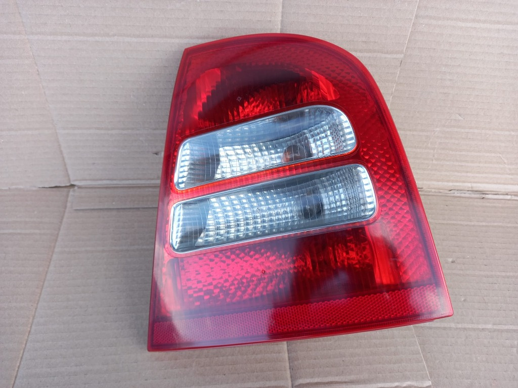 Lampa stop tripla dreapta completa Skoda Octavia 1 berlina