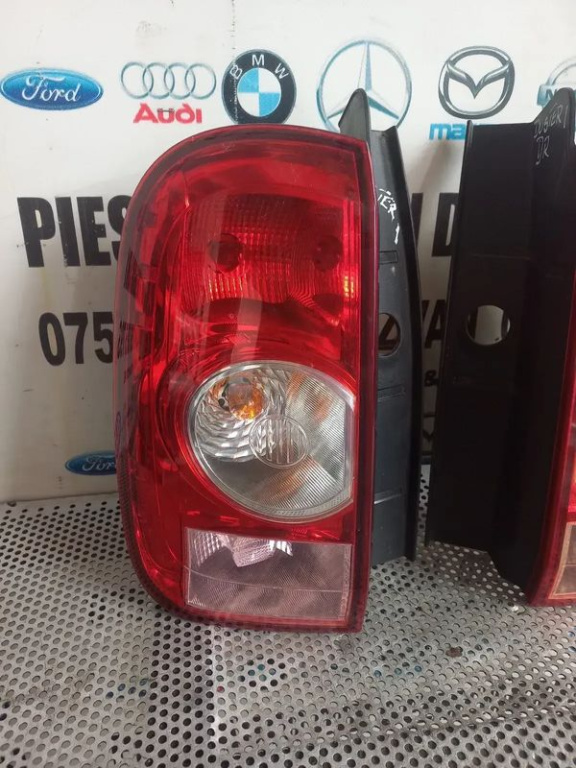 Lampa Stop Tripla Dreapta Dacia Duster a