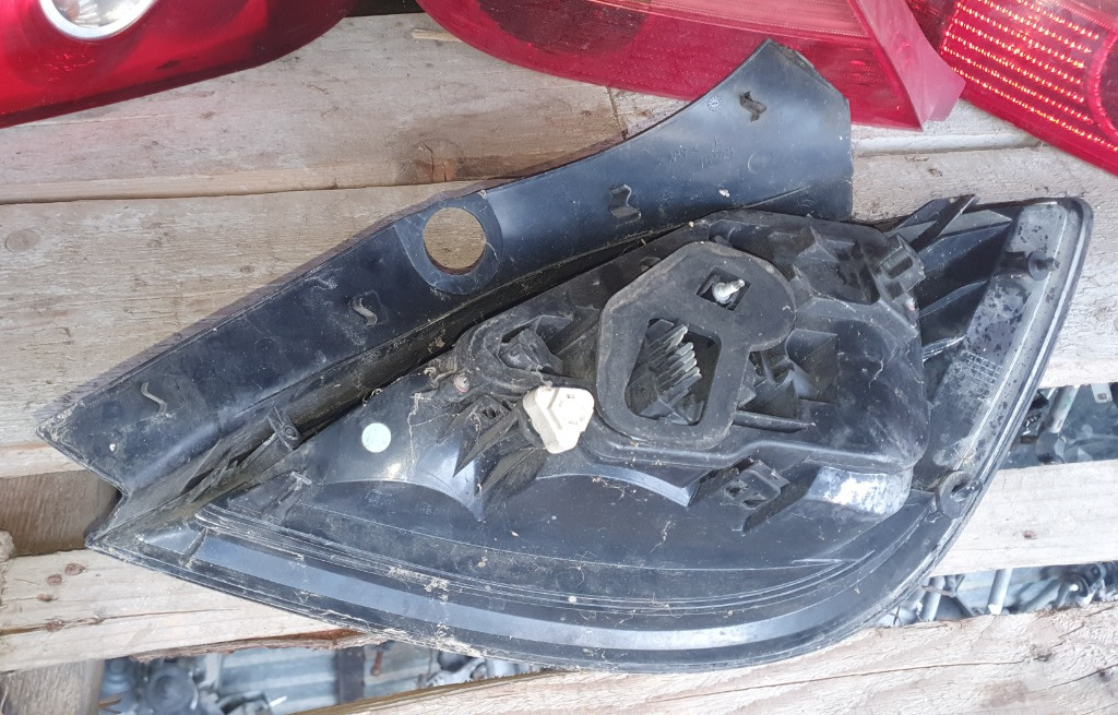 Lampa stop tripla stanga spate Opel Astra H Hatchb