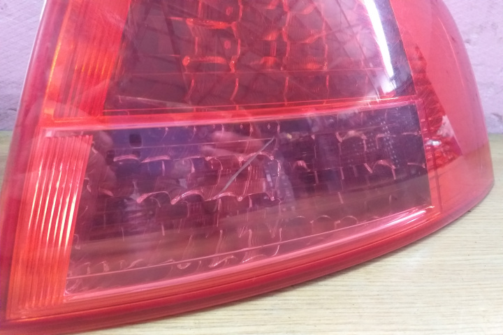 Lampa / Tripla stop dreapta pe aripa 4E0945096C LE