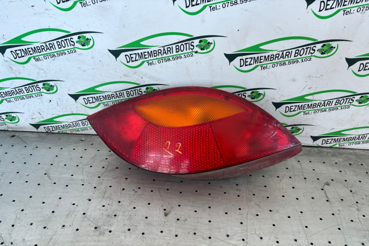 Lampa / Tripla stop dreapta pe aripa Ford Ka [1996