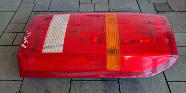 Lampa / tripla stop dreapta pe aripa Land Rover Discovery 3 [2004 - 2009]