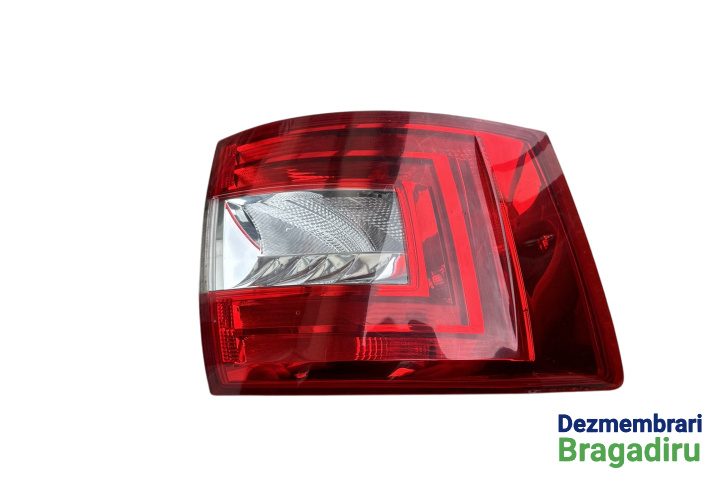 Lampa / Tripla stop dreapta pe aripa Skoda Octavia