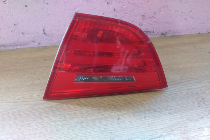 Lampa / Tripla stop dreapta pe capota portbagaj BMW Seria 3 E90 FL 4871734 LED 4871734 BMW Seria 3 E90 [facelift] [2008 - 2013] Sedan 316d MT (115 hp) culoare BLACK SAPPHIRE METALLIC (475)