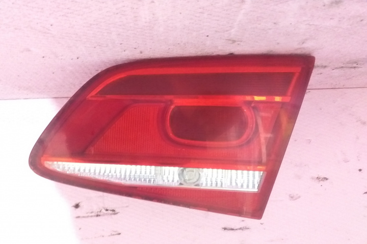 Lampa / Tripla stop dreapta pe capota portbagaj 3AE945094J Passat B7 3AE945094J Volkswagen VW Passat B7 [2010 - 2015] Sedan 2.0 AMT (140 hp)