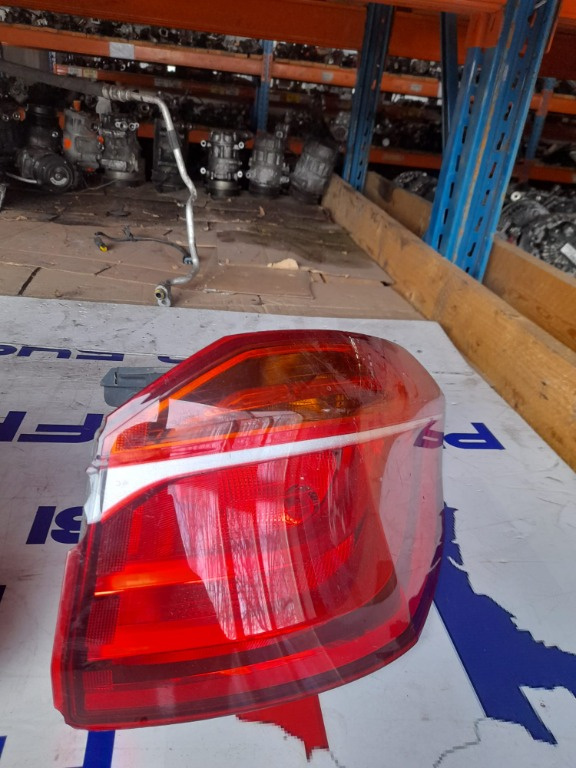Lampa / Tripla stop dreapta pe haion BMW Seria 2 A