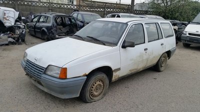 Luneta - Opel Kadett 1.6 d, an 1986