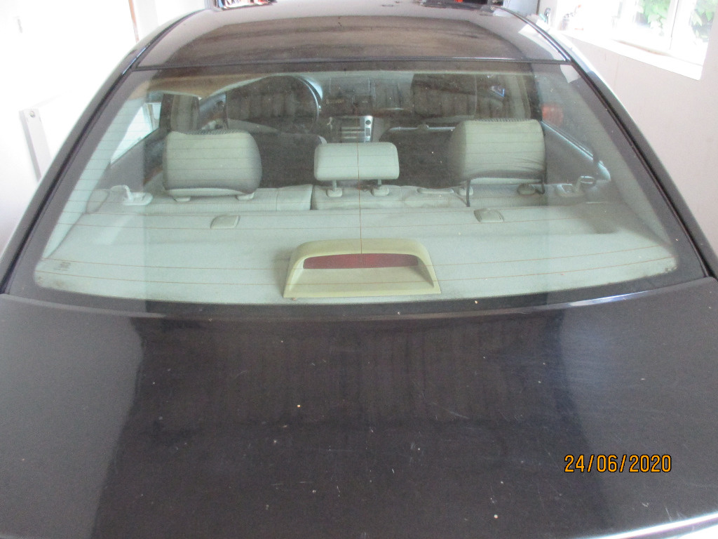 Luneta spate Toyota Avensis T25 facelift berlina 2006 2007 2008 ( nu se trimite prin courier)