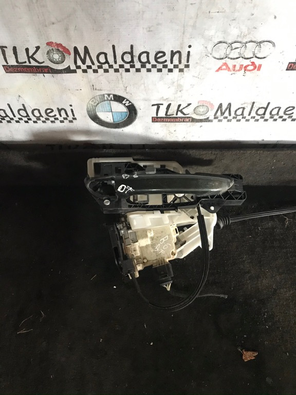 Mâner exterior usa dreapta fata Vokswagen Passat 