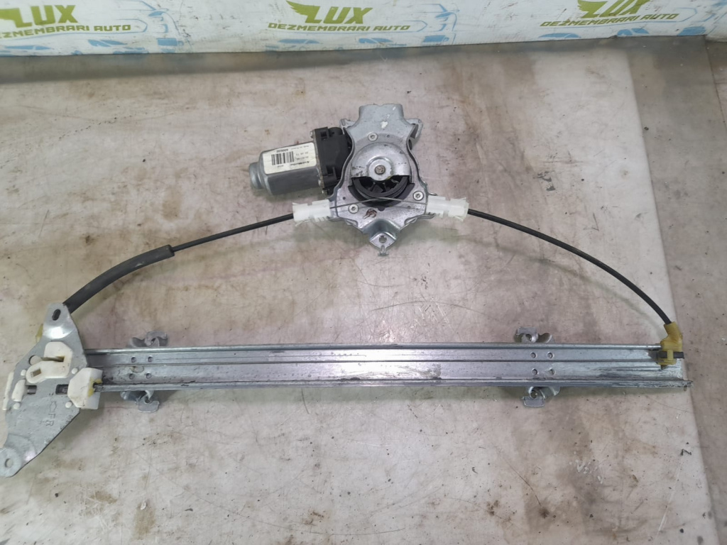 Macara cu motoraș dreapta fata Nissan Almera Tino