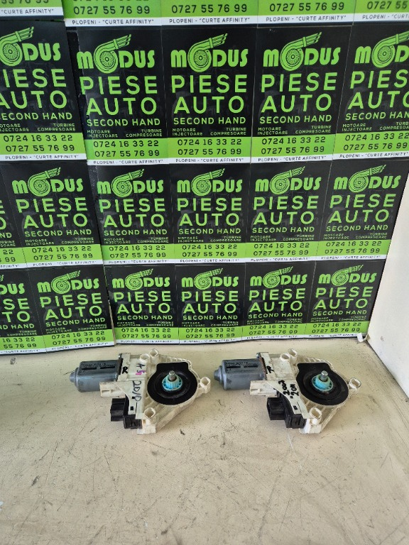 Macara cu motoras dreapta fata cod 8K0959802 Audi A4 2007-2011
