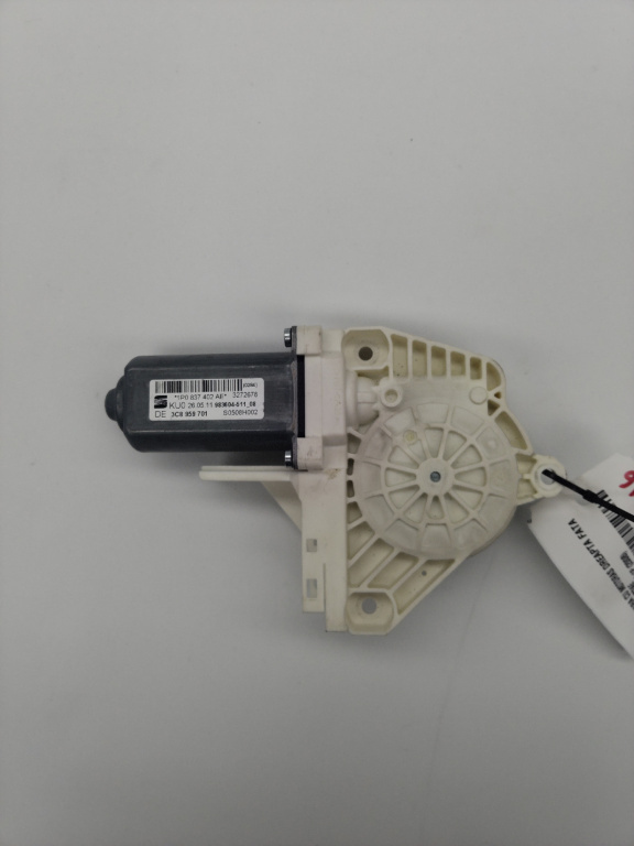 Macara cu motoras dreapta fata Seat Leon 1p an 2008 cod piesa 1P0837402AE