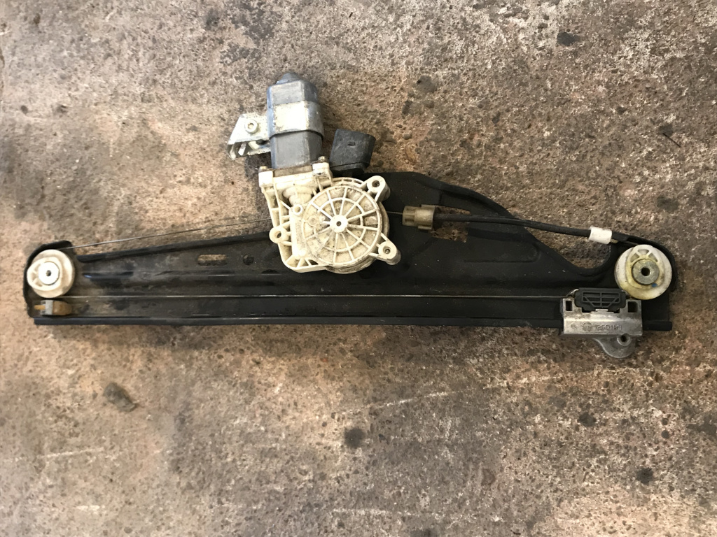 Macara cu motoras electric usa stanga sp