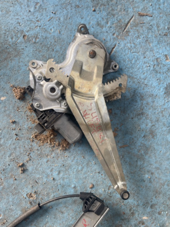 Macara cu motoras stanga spate Suzuki Swift 2011