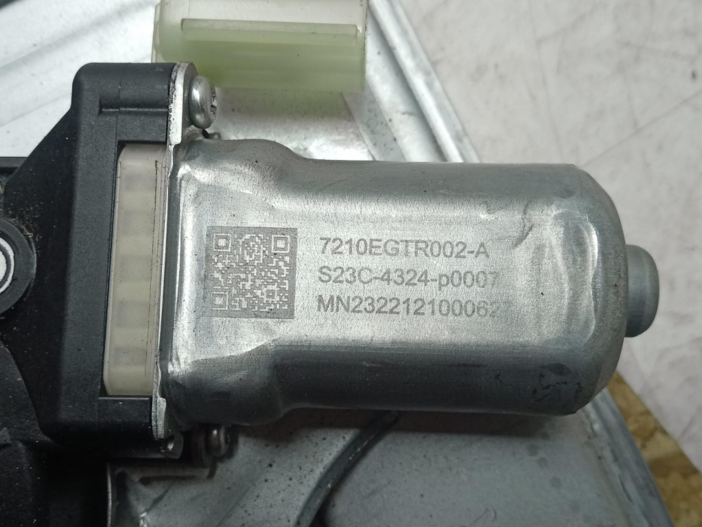 Macara dreapta fata 7210egtr002-a Dacia 