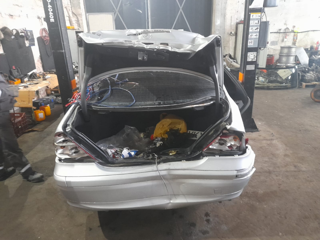 Macara dreapta fata Mercedes-Benz C-Clas