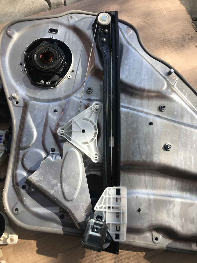 Macara dreapta spate Mercedes c class w204