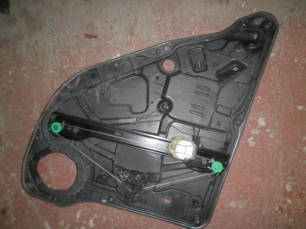 Macara dreapta spate Mercedes ML W166 A1667300279