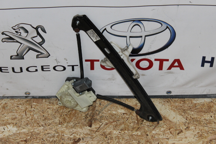 MACARA DREAPTA SPATE VOLKSWAGEN GOLF 7 - AN 2014